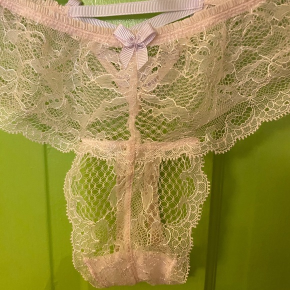 BNWT lace designer panties - Picture 2 of 4